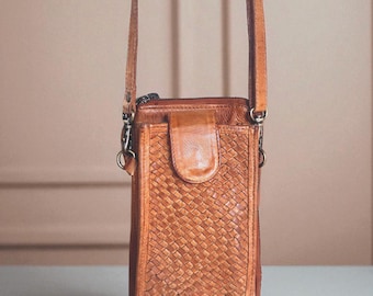 Leather Phone Pouch l Handmade leather l Crossbody pouch for mobile l Premium leather l Washed l Phone pouch l Wallet pouch l Ladies wallet