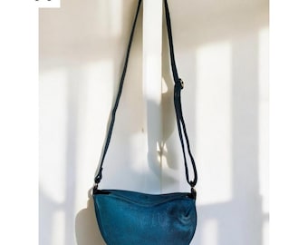 Leather bag l Handcrafted leather Crossbody bag l Ladies sling l women's bag l Premium Leather l Washed bag l shoulder bag l Vintage style