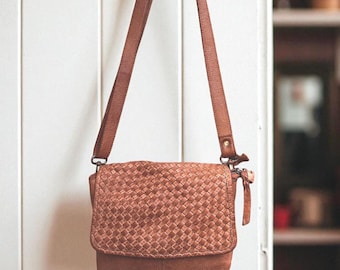 Leather bag l Handcrafted leather messenger bag l Unisex bag l Premium Leather l Washed Crossbody bag l shoulder bag l Vintage style