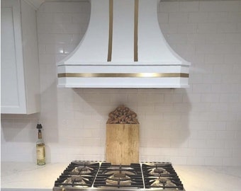 Dossel de cozinha com exaustor de ventilação personalizado em aço inoxidável branco com bandas de metais! Alta qualidade! Capuz de ventilação! Capuz de metal personalizado! Montagem na parede!