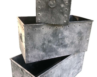 Heavy Duty Galvanized Antique Grey Patina Trough Water Tank Courtyard Container Planter for Indoor & Outdoor Garden Decoration Metal Tubs
