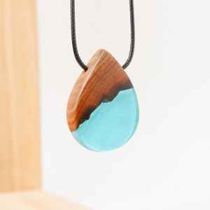 Blaue Harz und Holz Halskette - Regentropfen Tropfenförmige Anhänger Halskette - Handgemachter Schmuck
