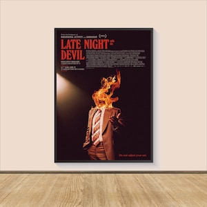 Late Night with the Devil Movie Poster Print, Leinwand Wandkunst, Zimmerdeko, Geschenke für Ihn, Wandkunst Druck, Kunst Poster für Geschenk, Film Druck