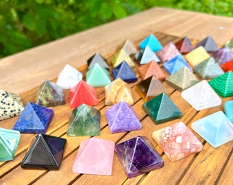 1.2 Inches Crystals Pyramid,Healing Crystal Decor,Energy Pyramid,Rose Quartz/Amethyst/Crystal/Opalite/Agate More Choose Pyramid,For Gift.