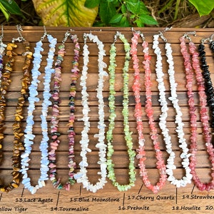Natürliche Kristall-Chip-Perlen-Halskette, Halskette für Frauen, Rosenquarz / Amethyst / Opalith / Kristalle, Edelstein-Chip-Charme-Halskette, für Geschenk-Halskette. Bild 3