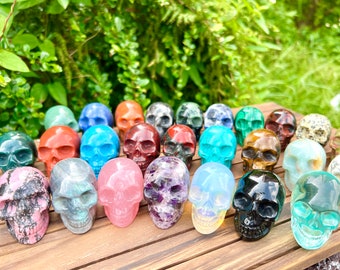 Decoración de estatua de calavera tallada a mano de 2 pulgadas, decoración de cristal curativo, cuarzo rosa/amatista/opalita/obsidiana. Más elija calavera de cristales, para regalo.