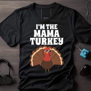 I'm The Mama Turkey, Lustiges Familien Thanksgiving T-Shirt für Mama, Truthahn mit Sonnenbrille & Bandana, Matching Family Shirt Geschenk