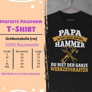 Könnte beinhalten: Schwarzes T-Shirt mit dem Text "PAPA DU BIST NICHT NUR DER HAMMER" und gekreuzten Schraubenschlüssel- und Hammergrafiken. Auf der linken Seite des Bildes befindet sich eine Größentabelle in Zentimetern.