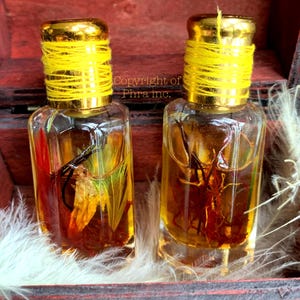 Powerful Attraction Magic Chendrawasih Charm Oil for Strong Magnetism, Persuading Power, Powerful Aura Energy, Ability to Charm Anyone