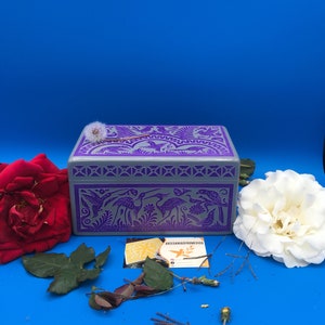 Olinala box jewelry boxes made with the art of maque ancestral technique inherited from generation to generation made by the Espinal family