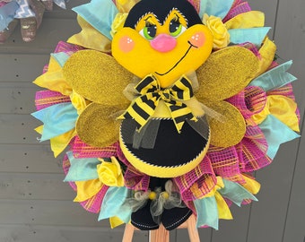 Pretty Summer Bumble Bee Wreath