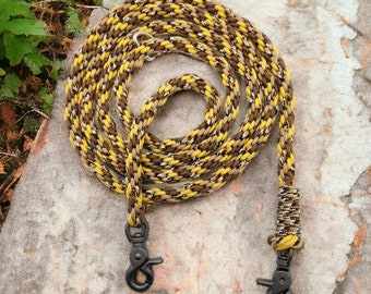 Hundeleine geflochten aus Paracord /  Länge 230 cm / 2 Scherenkarabiner für große Hunde