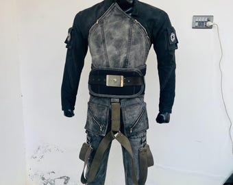 Inspirado en el traje de vuelo de la serie StarKiller Galen Marek Black