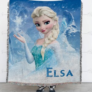 Puede incluir: Un juego de tres tazas de cer&aacute;mica con un acabado mate moteado. Cada taza presenta un color diferente: azul claro, crema y gris. Las tazas tienen un dise&ntilde;o simple y moderno y un asa c&oacute;moda.