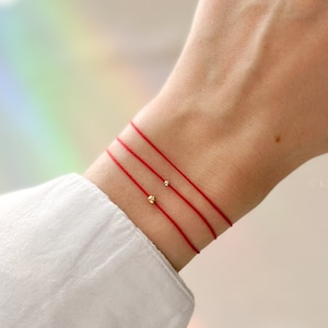 Bracelet ficelle rouge, jeu d'empilage, or 14 carats, bracelet rouge pour la protection de la chance, bracelet cordon de soie rouge pour la kabbale, ficelle rouge du destin image 1