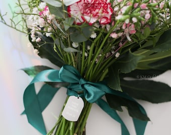 Charm de bouquet de mariage écrit à la main personnalisé - accessoire de mariée gravé personnalisé, pendentif bouquet souvenir, date et initiales, jour spécial