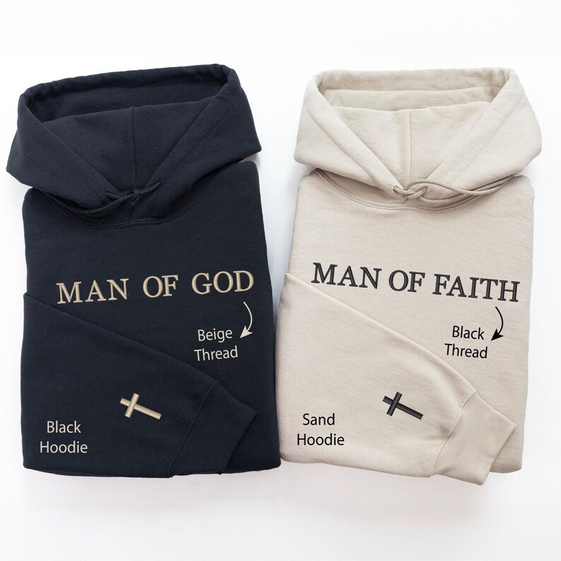 Peut inclure: Deux sweats &agrave; capuche, un noir et un sable. Le sweat noir porte la mention "MAN OF GOD" brod&eacute;e en fil beige, avec une croix sur la manche. Le sweat sable affiche "MAN OF FAITH" en fil noir, &eacute;galement avec une croix.
