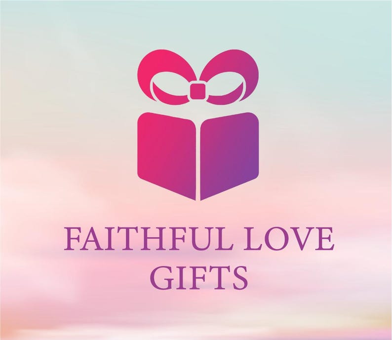 Peut inclure: Logo avec une bo&icirc;te cadeau stylis&eacute;e rose et violette orn&eacute;e d'un n&oelig;ud. Le texte &laquo;&nbsp;FAITHFUL LOVE GIFTS&nbsp;&raquo; est affich&eacute; en dessous, dans une nuance de violet assortie, sur un fond d&eacute;grad&eacute; doux.