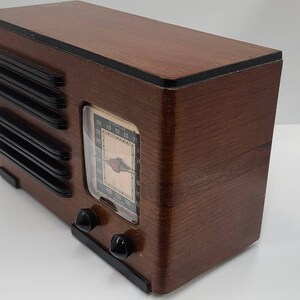 1930s Emerson 7KW-228-2 Art Deco Tischradio - Vintage Holzgehäuse, restaurierte antike MW- und LW-Bänder, geometrisches Design Bild 4