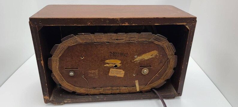 1930s Emerson 7KW-228-2 Art Deco Tischradio - Vintage Holzgehäuse, restaurierte antike MW- und LW-Bänder, geometrisches Design Bild 3