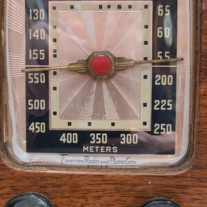 1930s Emerson 7KW-228-2 Art Deco Tischradio - Vintage Holzgehäuse, restaurierte antike MW- und LW-Bänder, geometrisches Design Bild 6