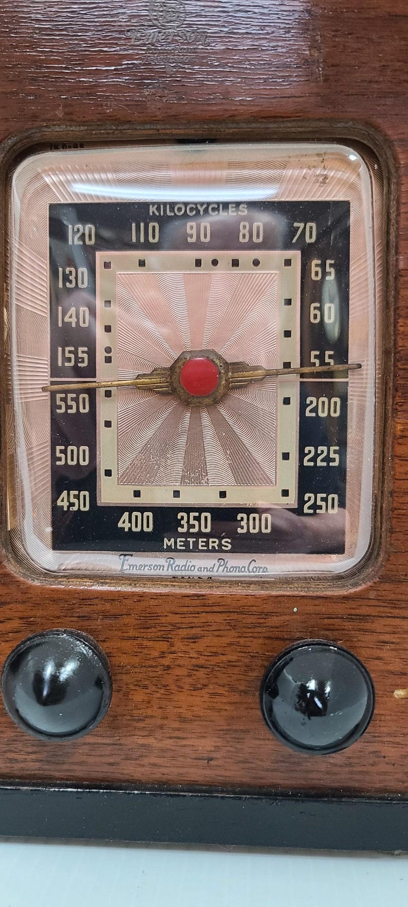 1930s Emerson 7KW-228-2 Art Deco Tischradio - Vintage Holzgehäuse, restaurierte antike MW- und LW-Bänder, geometrisches Design Bild 6