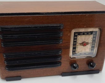 1930s Emerson 7KW-228-2 Art Deco Table Radio - Vintage Wooden Cabinet, Restored Antique AM & LW Bands, Geometric Design