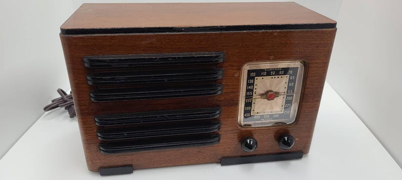 1930s Emerson 7KW-228-2 Art Deco Tischradio - Vintage Holzgehäuse, restaurierte antike MW- und LW-Bänder, geometrisches Design Bild 1