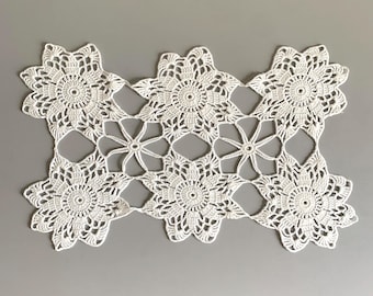 Doilie Vintage White Rectangle 6 Flowers Crocheted