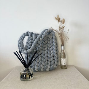 Hand Knit Chunky Yarn Tote Bag: Light Gray Velvet Puffer