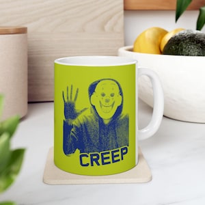 Creepy Clown Mug – Funny Horror Coffee Cup, Dark Humor Gift, Pop Art Clown Face, Halloween Mug, Weird Gag Gift for Horror Fans