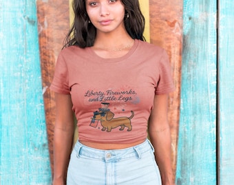 Camiseta Liberty Fireworks & Little Legs Dachshund, camiseta de colores cómodos del 4 de julio, camiseta patriótica con perro salchicha, camiseta de verano Doxie USA
