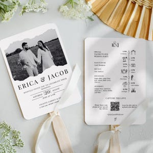 Puede incluir: Dos abanicos de boda blancos con cintas color crema. Uno presenta una foto en blanco y negro de una pareja y el texto "Erica & Jacob". El otro tiene un programa de boda y detalles.