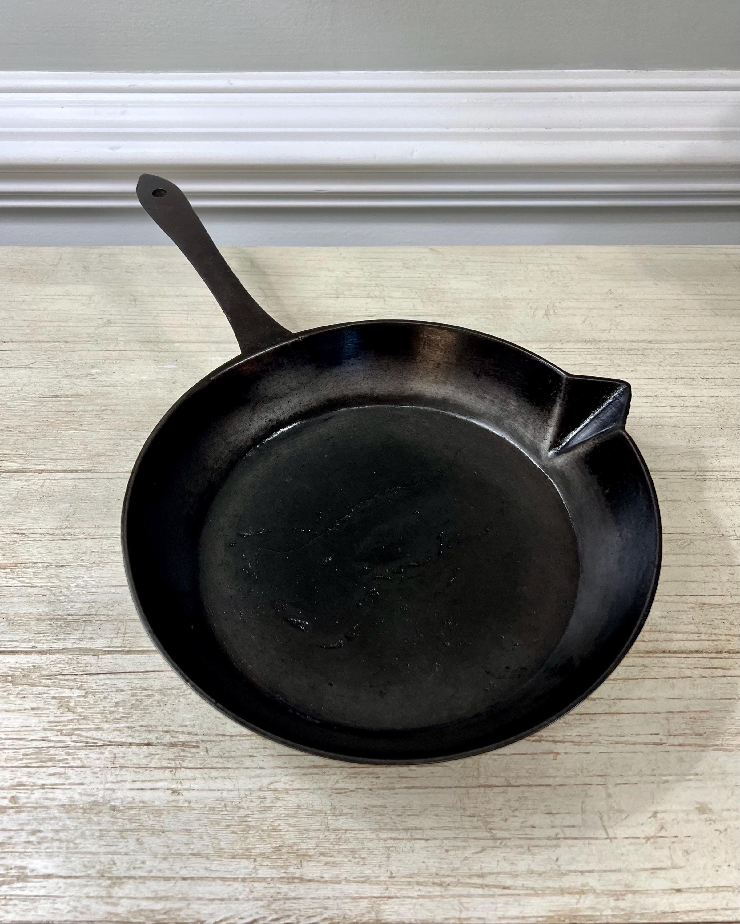 Cast Iron spider Skillet 1800 s Hairline Crack Etsy Cast Iron spider Skillet 1800 s Hairline Crack Etsy
