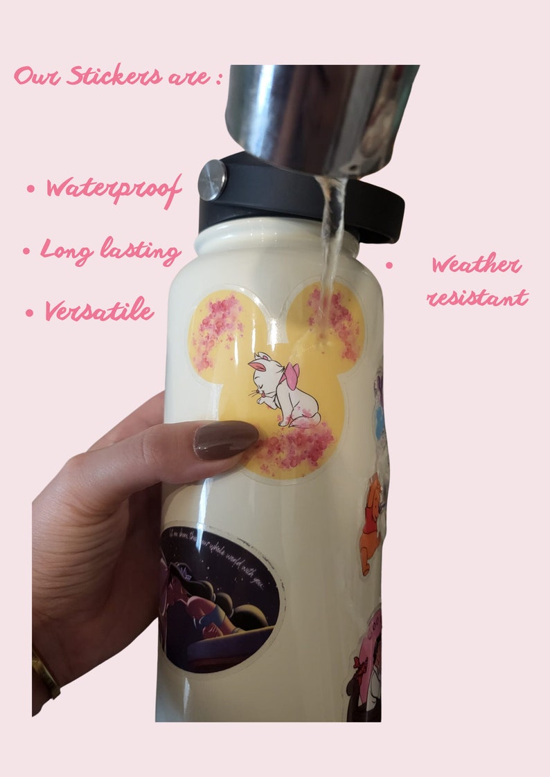 Puede incluir: Una botella de agua blanca con varias pegatinas coloridas con personajes de dibujos animados. La botella se est&aacute; enjuagando bajo un grifo. El texto "Our Stickers are: Waterproof, Long lasting, Versatile, Weather resistant" es visible en la imagen.