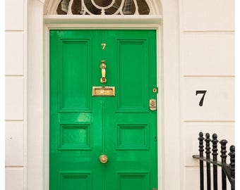Lámina decorativa para puerta verde brillante de Londres: decoración clásica británica para la entrada de la casa.