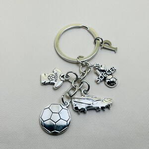 Patelai 1 Portachiavi da Calcio e Scarpe con Ciondoli Sportivi in Metallo da Uomo Portachiavi Pallone Calcio Divertente nel Colore Argento per Ragazzo Donna Regalo Chiavi Accessori (Classico