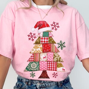 Julgransskjorta med lapptäcke, retro lapptäcke-t-shirt med julgransrosett, julgransskjorta med lapptäcke, rosa julgran