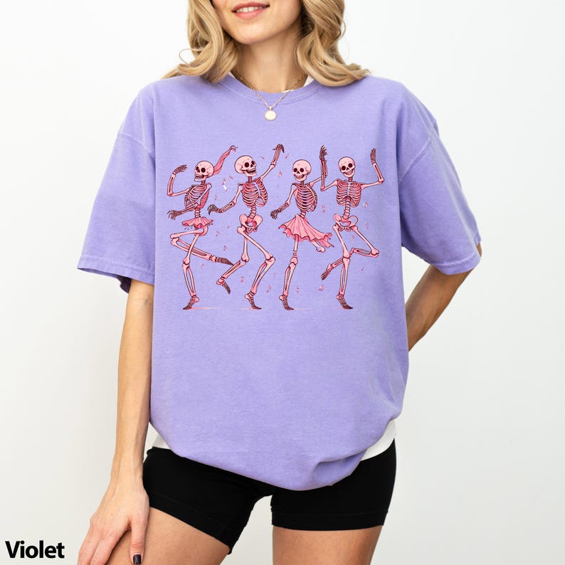 Camiseta rosa de esqueletos bailando, camiseta de esqueletos para mujer, sudadera divertida de esqueletos, regalos de Halloween para ella, camiseta de esqueletos de Halloween imagen 6