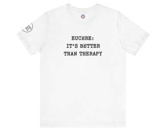 Euchre Therapy Tee - Texto Preto - Camiseta Unissex de Manga Curta Divertida para Amantes de Jogos de Cartas, Perfeita para Uso Casual, Noites de Jogos, Presentes