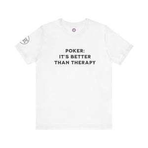 Camiseta de Poker Therapy con texto negro: divertida camiseta unisex de manga corta para amantes de los juegos de cartas, perfecta para uso informal, noches de juego y regalos.