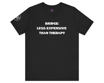 Bridge Therapy Tee - Texto Branco - Camiseta Unissex de Manga Curta Divertida para Amantes de Jogos de Cartas, Perfeita para Uso Casual, Noites de Jogos, Presentes