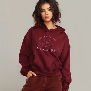 Gildan 18500 mockup hoodiemodel Gildan 18500 kastanjebruin model kastanjebruine hoodie mockup hedendaagse hoodie mockup voor Print on Demand-sweater