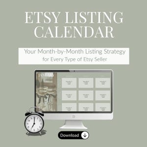 Puede incluir: Un calendario de listados de Etsy digital que se muestra en un monitor de computadora, con el texto "ETSY LISTING CALENDAR" en la parte superior. La pantalla muestra una estrategia de listados mes a mes. Un despertador negro está frente al monitor. La palabra "Download" está en la parte inferior.