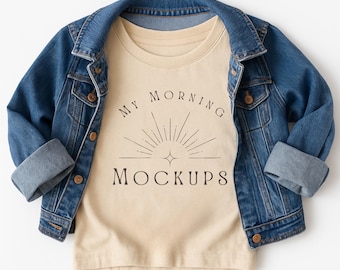 Mockup di t-shirt Gildan 5000B naturale, mockup per il ritorno a scuola, mockup per magliette per bambini, mockup beige Gildan 5000B in posa piatta, stampa su richiesta per giovani