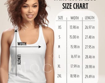 Può includere: Una canotta bianca con una tabella delle taglie per l'abbigliamento Next Level 1533. La tabella elenca le taglie XS-2XL con misure di larghezza e lunghezza in pollici. La modella indossa la canotta.