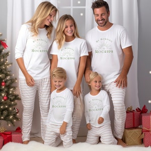 Gruppe Weihnachtsmockup, Gruppe Mockups für weißes BC 3501 Bella Canvas 3001 Kaninchenfelle 3302 Mock-Up, Familie mit 5 Mockups für Weihnachtshemd