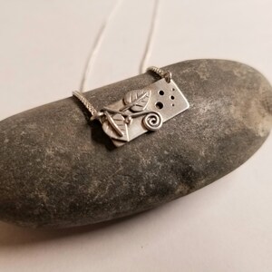 Leafy design sterling silver pendant