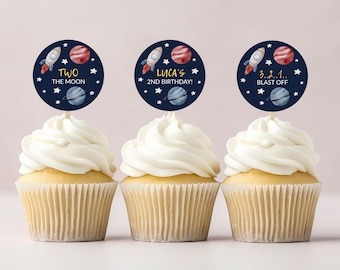 Rymden-muffinstoppare, redigerbara raketfestetiketter, astronautfödelsedagsklistermärken, galaxtemafestdekorationer utskrivbara pojkfödelsedagskalas