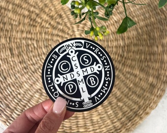 Imán con la medalla de San Benito, protección católica, para coche, nevera o taquilla.